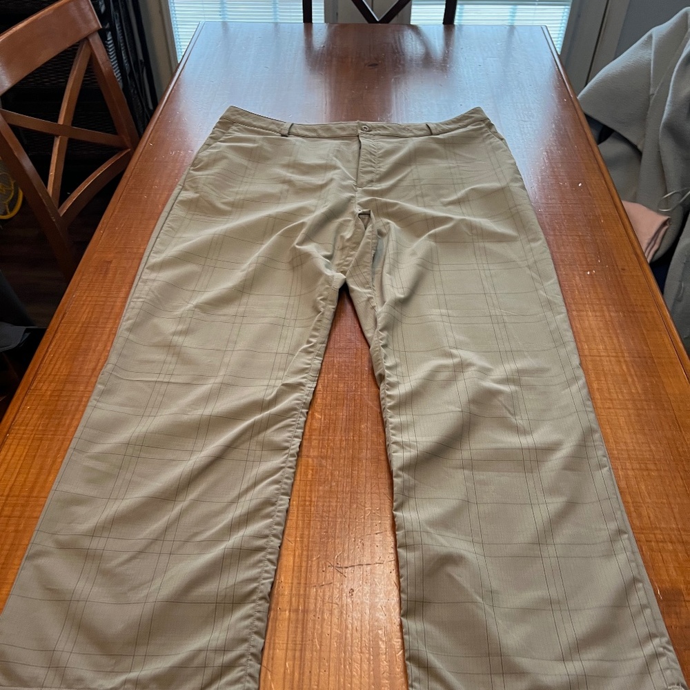 Under Armour Golf Pants Mens Performance Wear Active Wear Pant size 42x32